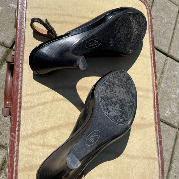 Sofft Black Leather Open Toe Slingbacks - Picture 2 of 3